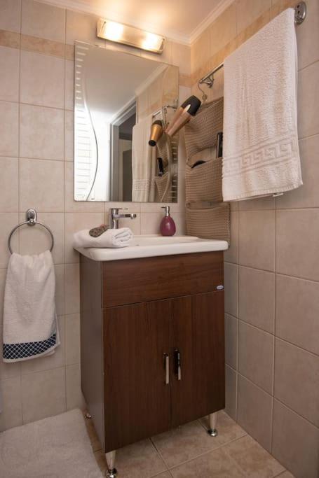Lovely,Central, Spacious 2-Bedrooms Apartment Piraeus Luaran gambar