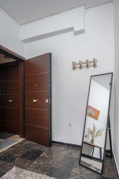 Lovely,Central, Spacious 2-Bedrooms Apartment Piraeus Luaran gambar