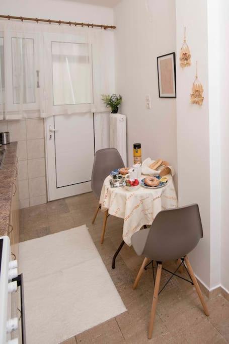 Lovely,Central, Spacious 2-Bedrooms Apartment Piraeus Luaran gambar