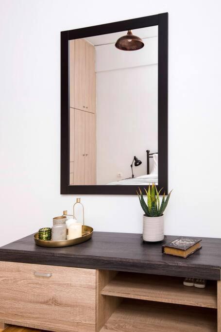 Lovely,Central, Spacious 2-Bedrooms Apartment Piraeus Luaran gambar