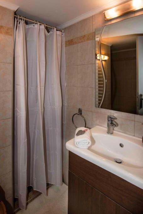 Lovely,Central, Spacious 2-Bedrooms Apartment Piraeus Luaran gambar